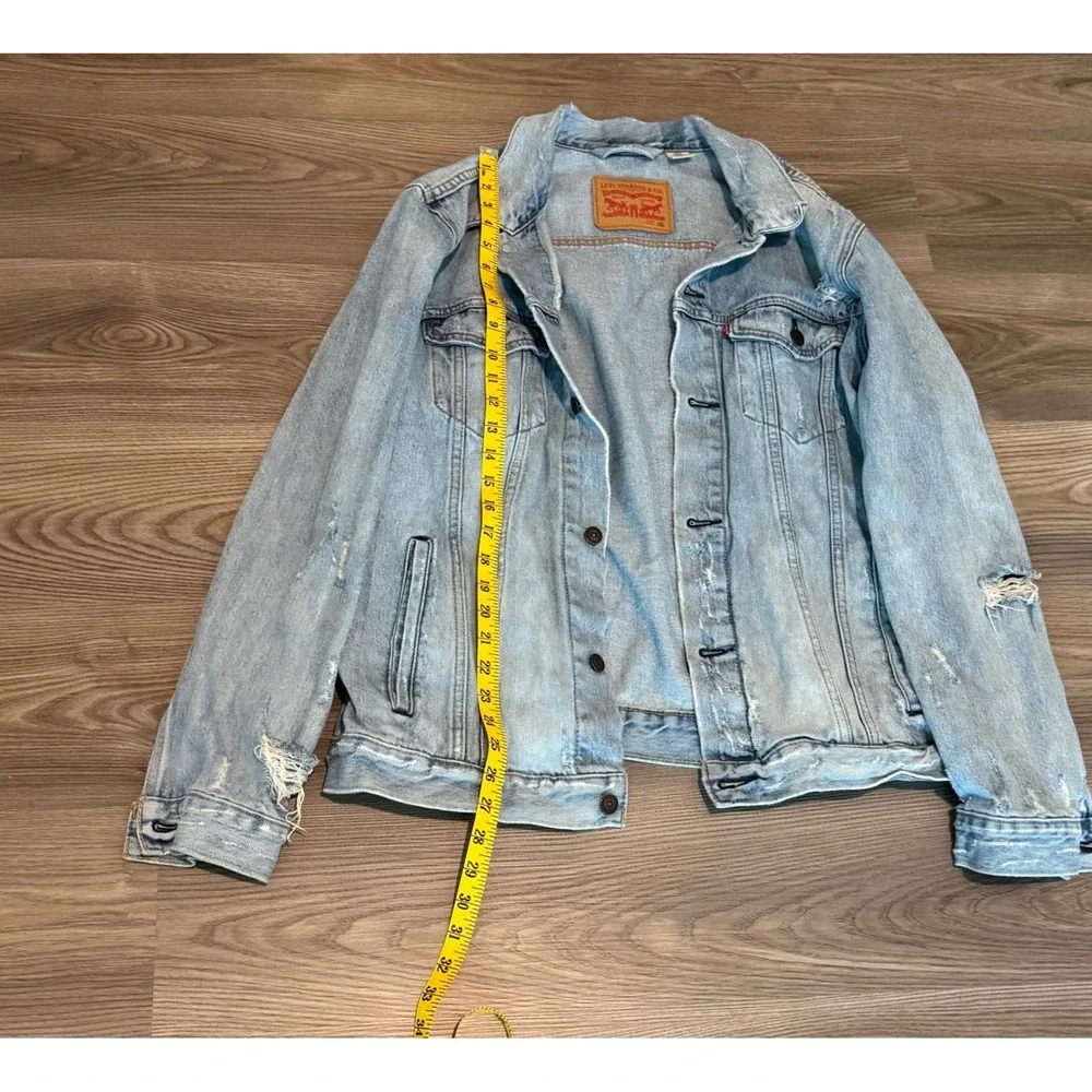 Levis Mens Trucker Jacket Light Wash Distressed Denim Blue size Large